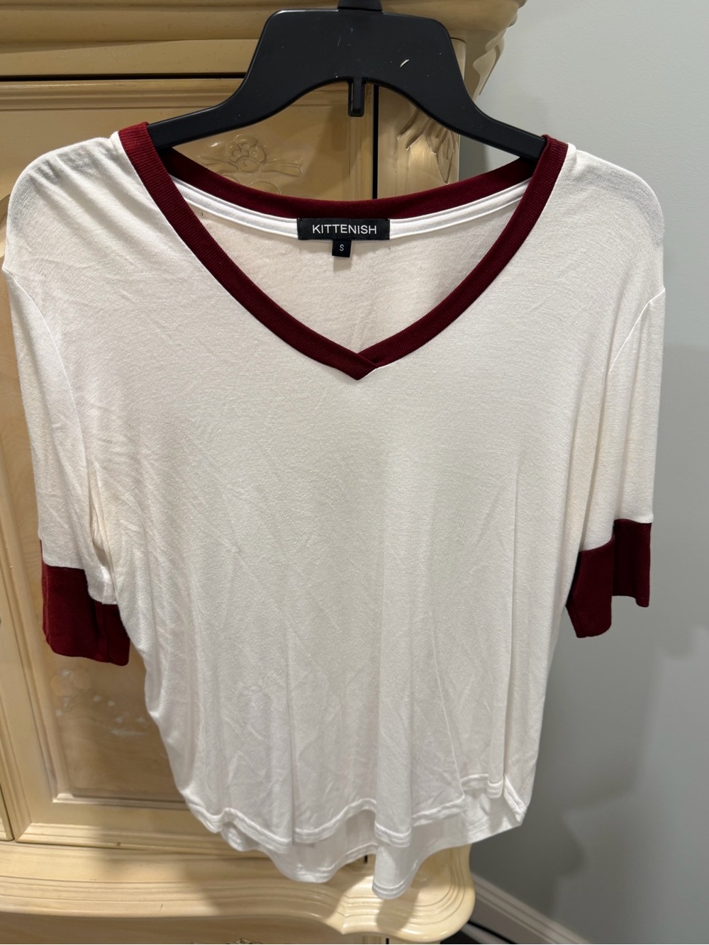 Kittenish White Short Sleeve V-Neck Top with Burgundy Trim